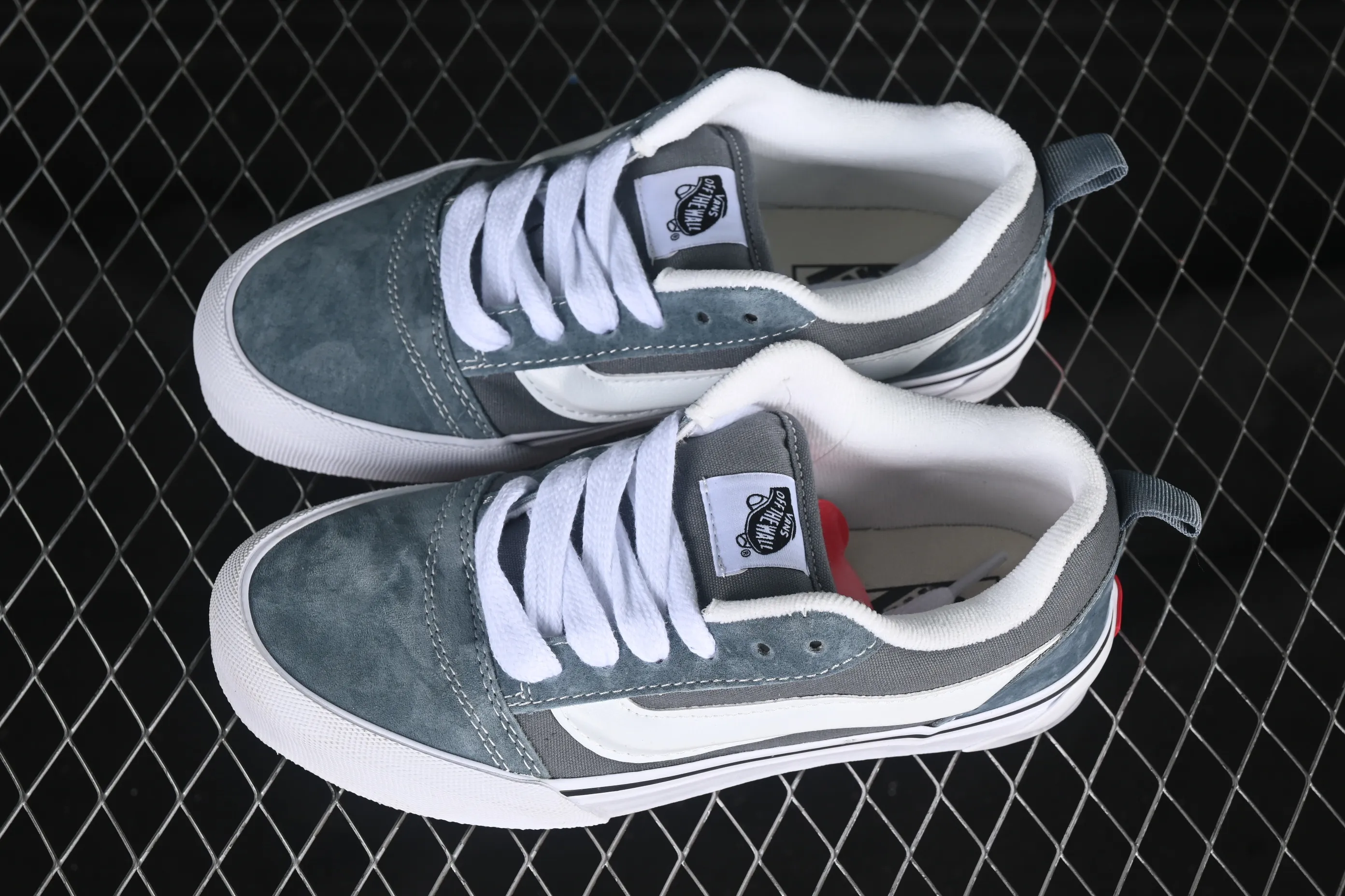All categories Vans Vans series Vans Low Vans low-top Vans Knu Skool Vans low-top retro casual fat bread shoes VN0009QC6BT